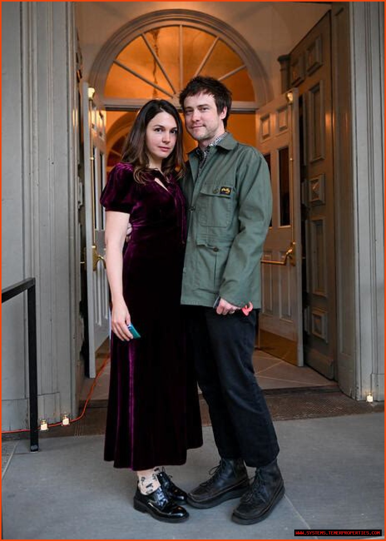 Exploring The Life Of Andrew VanWyngarden And His Wife: A Deep Dive